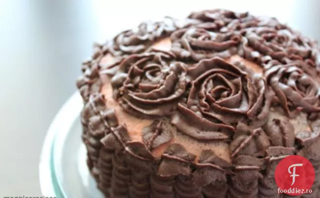 Magpie ' s: Nutella ganache glazura trandafiri & volane tort de tine și de mine