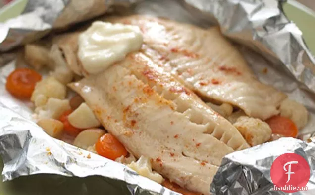 Tilapia la cuptor cu conopidă și morcovi