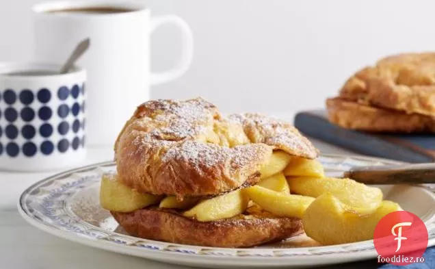 Croissant pâine prăjită franceză cu mere moi Caramel