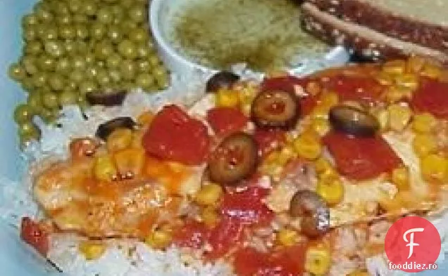 Tilapia cu roșii, măsline negre și porumb