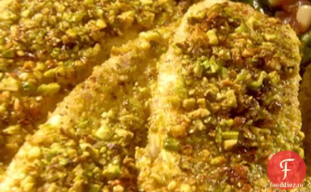 Tilapia cu crustă de fistic cu smog, Prosciutto prăjit, Gorgonzola și nuci de pin