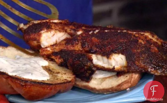 Sandvișuri Tilapia înnegrite cu maioneză Cilantro-Lime