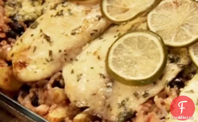 Tilapia în stil Costa Rica la cuptor cu ananas, fasole neagră și orez