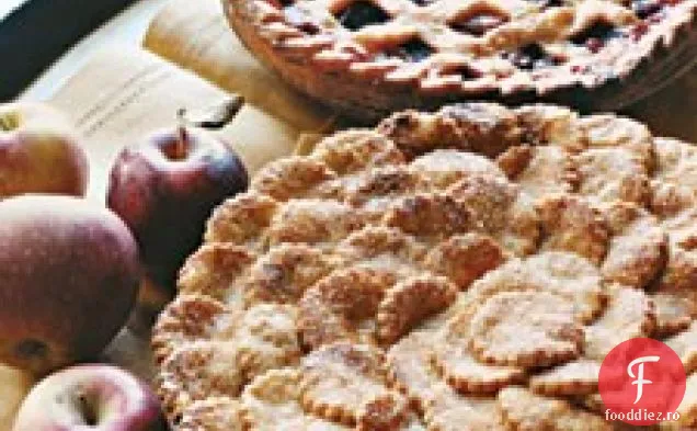 Plăcintă Cu Mere Condimentată Cu Decupaje Rotunde Canelate