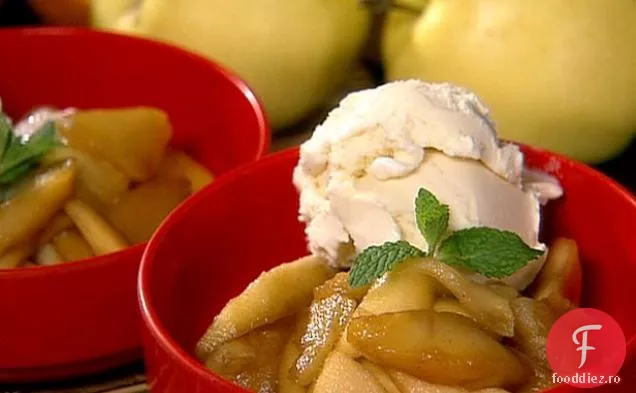 Plăcintă cu mere fără crustă cu înghețată de vanilie