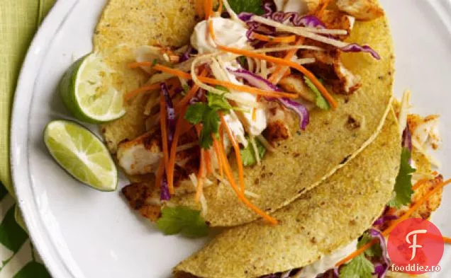 Tacos de pește cu salată de varză-morcov și cremă picantă