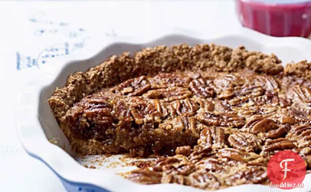 Plăcintă cu nuci Pecan cu crustă de ovăz cu sos proaspăt de afine