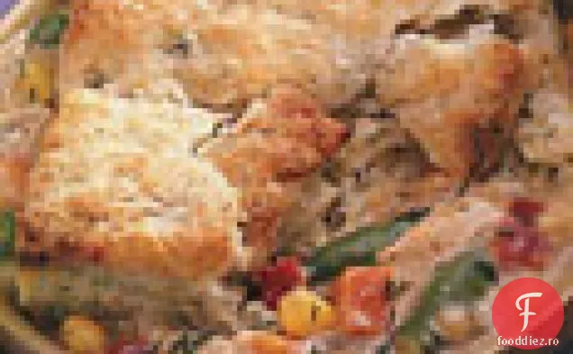Plăcinte cu oală de pui și legume cu Topping de biscuiți Dilled