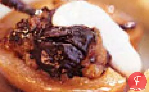 Gutui și prune uscate cu brioșă caramelizată