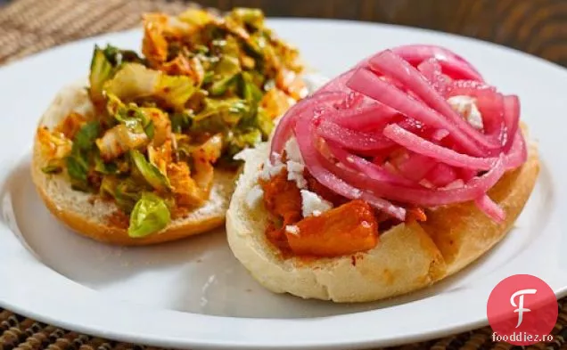 Sandviș cu ananas Dak Bulgogi (sandviș cu pui la grătar cu ananas picant coreean)