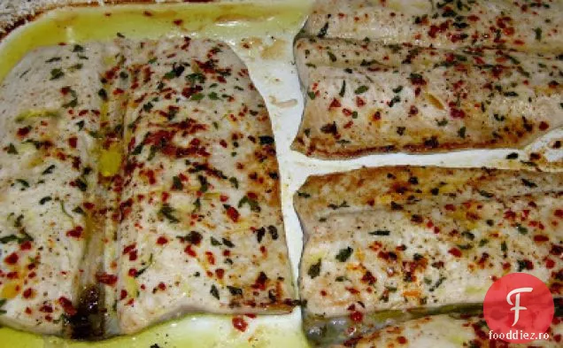 Fermele Indigo ale divei domestice păstrăv fript