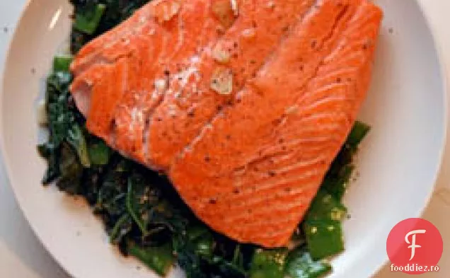 Cina în seara asta: păstrăv prăjit cu usturoi și busuioc