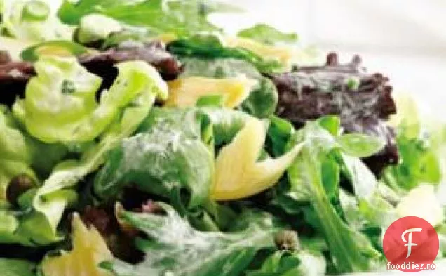 Salată De Păstrăv Afumat Cu Pansament Cu Ierburi Și Hrean