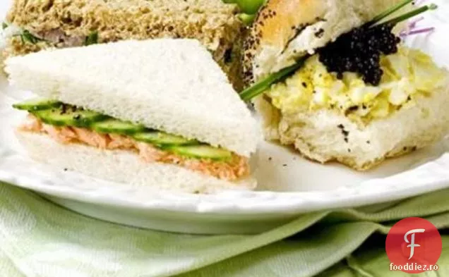 Sandvișuri Cu Castraveți, Păstrăv Afumat Și Hrean