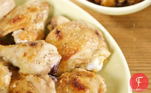 Pui Fript Cu Ceapă Și Chutney De Stafide Aurii