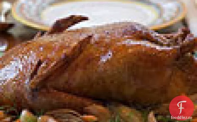 Rață prăjită lent cu sos de măsline și Confit de usturoi-fenicul