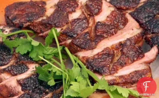 Spice frecat piept de rață la grătar cu piersică la grătar și salată de brânză de capră
