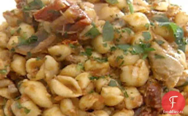 Confit de rață și roșii uscate la soare peste paste