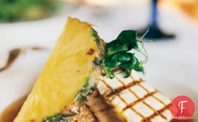 Ahi ars cu orez brun și bulion de ananas-ghimbir