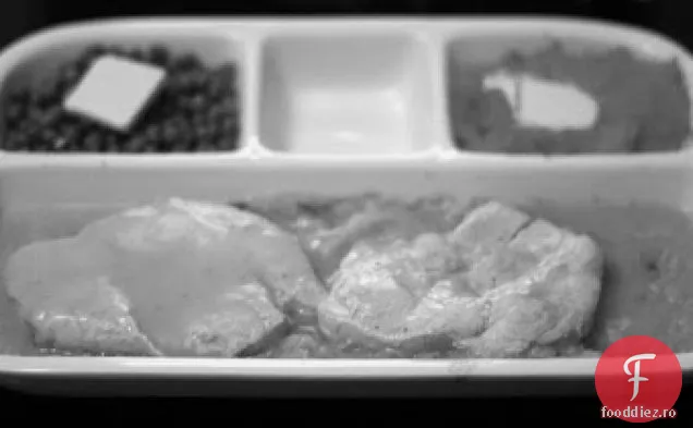 Cina TV De Casă: Curcan Cu Sos De Pâine De Porumb, Mazăre Și Swee