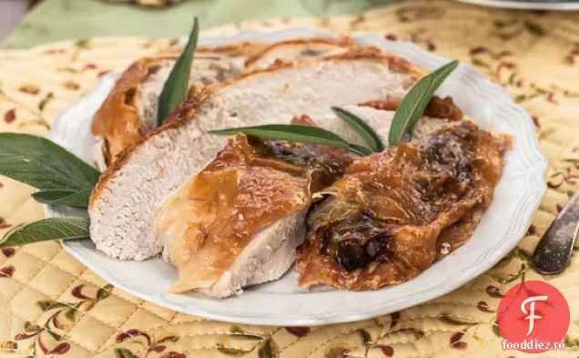 Piept de curcan prăjit cu salvie