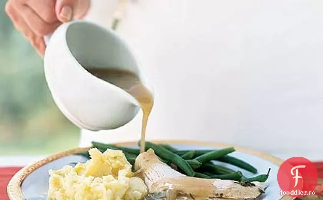 Parmezan-curcan prăjit cu salvie cu sos de salvie