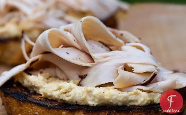 Sandvișuri Hummus De Curcan Cu Miere De Piper Negru