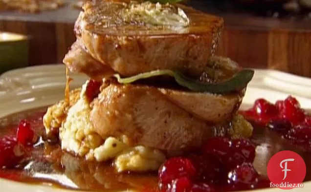 Piept de curcan prăjit la cuptor cu praz și umplutură de pâine de porumb
