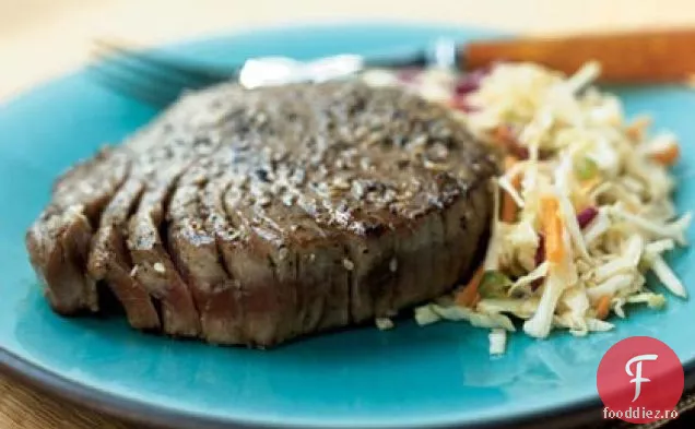 Ton de susan cu salată picantă