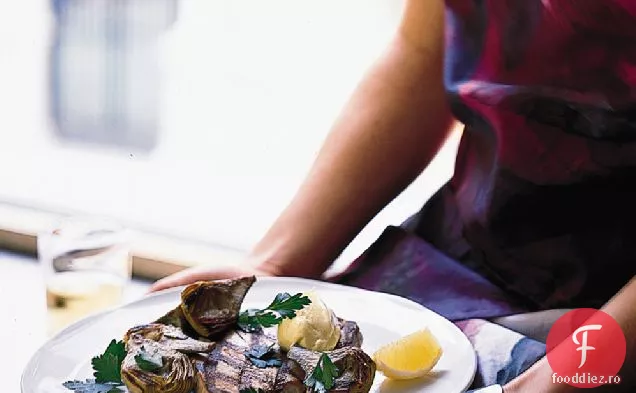 Ton la grătar cu anghinare și Aioli