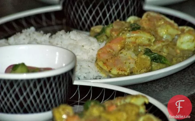 Curry verde de inspirație thailandeză cu ananas și creveți