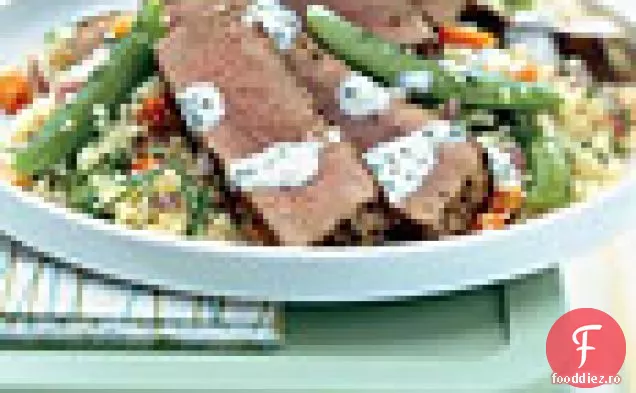 Ton Ahi cu crustă de fenicul cu lămâie a Aproximoli peste cuscus