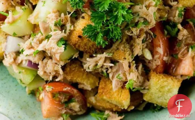 Salată De Panzanella De Ton