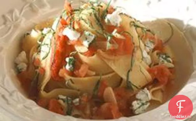 Pappardelle cu usturoi și roșii uscate la cuptor