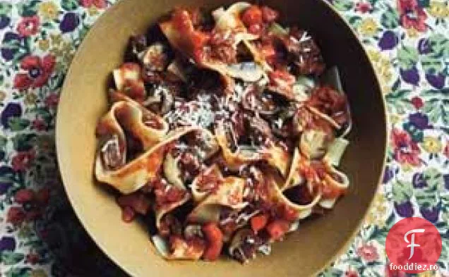 Pappardelle Cu Carne De Vită Și Ciuperci Ragu