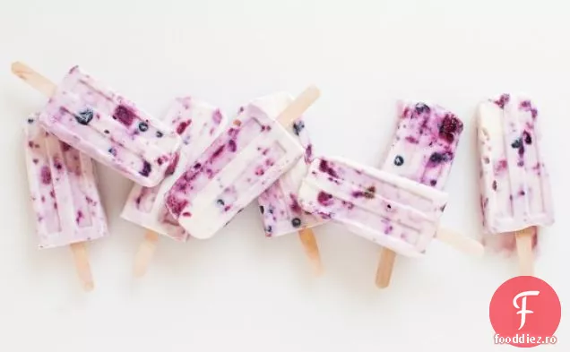 Popsicles De Iaurt Cu Fructe De Pădure Prăjite Și Miere