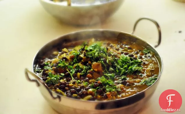 Naan, O Pâine Plată Indiană Moale Și Mestecată