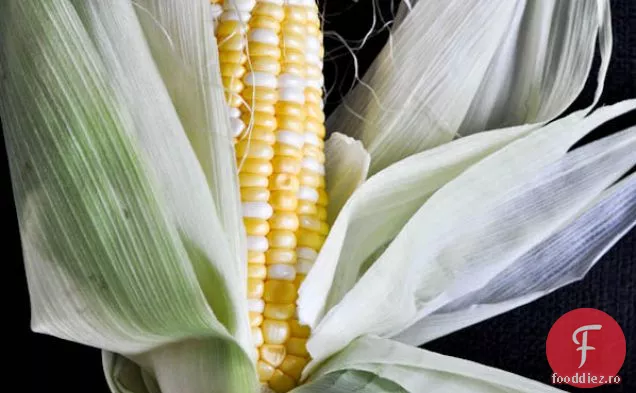 Porumb La Grătar Cu Unt De Slănină Și Brânză Cotija