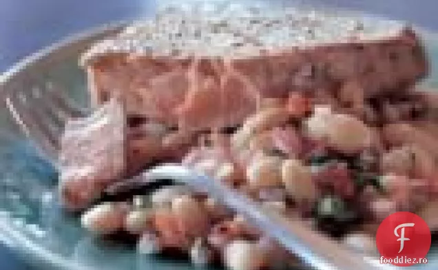 Ton ahi ars cu salată caldă de fasole albă