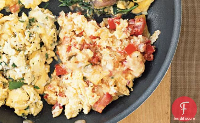 Ouă cu chipsuri de Tortilla, Salsa și brânză