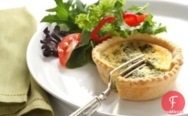 Mini-quiches cu legume cu conținut scăzut de carbohidrați și Cheddar