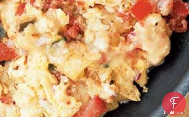 Ouă Cu Chipsuri De Tortilla, Salsa Și Brânză