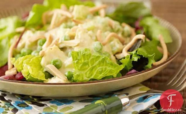 Salată crocantă de ton și migdale