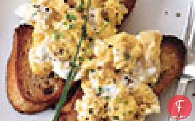 Ouă Amestecate moi cu Ricotta proaspătă și arpagic