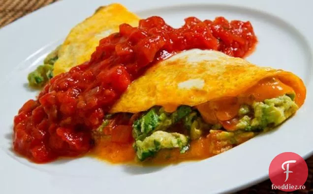 Omletă de Guacamole cu Salsa