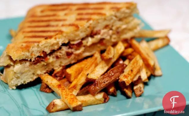 Panini De Ton Și Anghinare Pe Focaccia De Fenicul De Casă