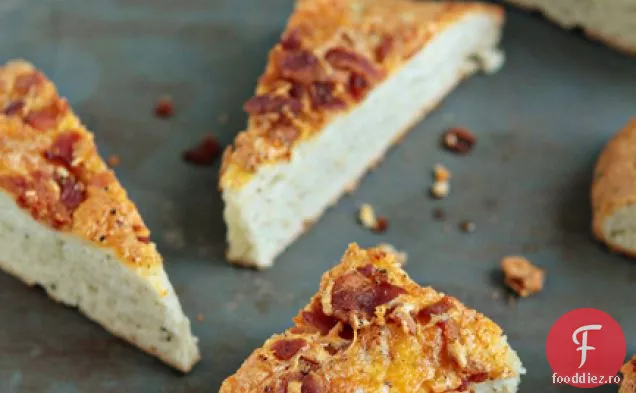 Pâine Focaccia Cu Slănină Și Brânză