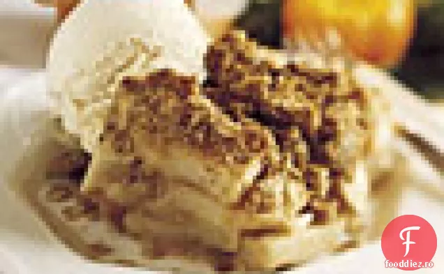 Crumble de mere și înghețată de vanilie