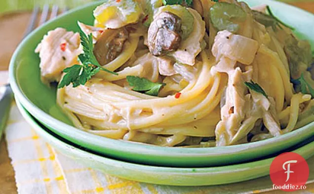 Linguină cremoasă de ton și ciuperci