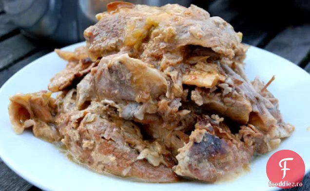 Umăr De Porc Fiert În Lapte